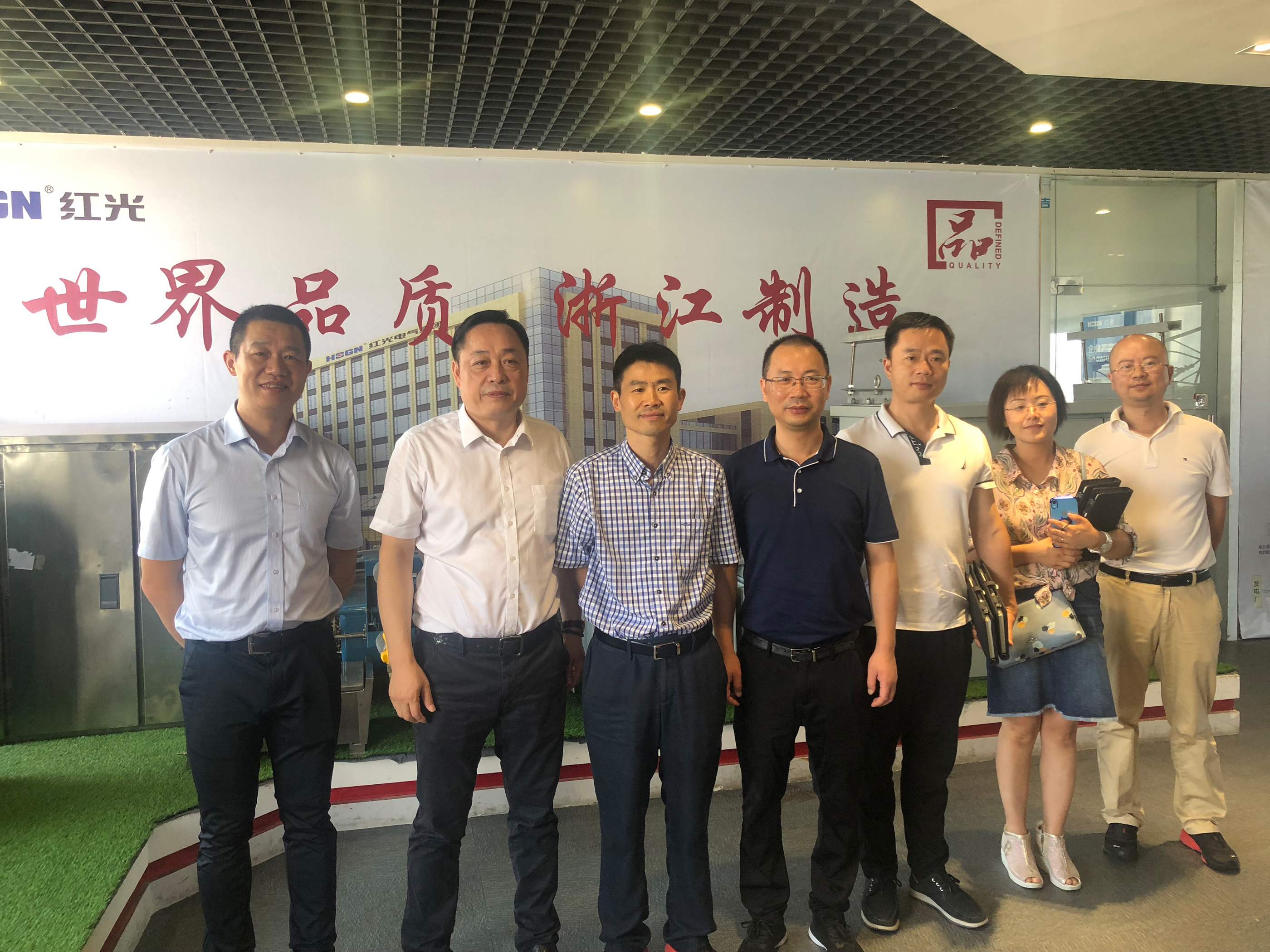 国家电力器材产品清静性能质量监视磨练中心执行董事、党委书记钟晖一行 莅临凯时尊龙人生就是博调研_凯时尊龙人生就是博新闻_新闻资讯_凯时尊龙人生就是博电气集团