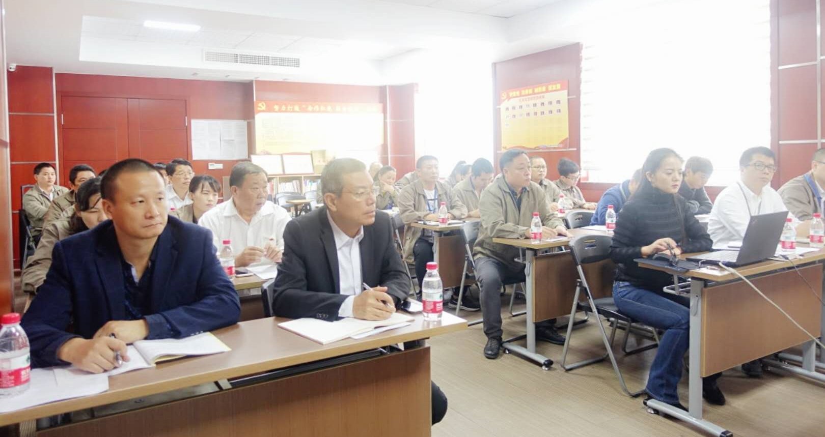 宣讲十九大  党建促生长_凯时尊龙人生就是博新闻_新闻资讯_凯时尊龙人生就是博电气集团